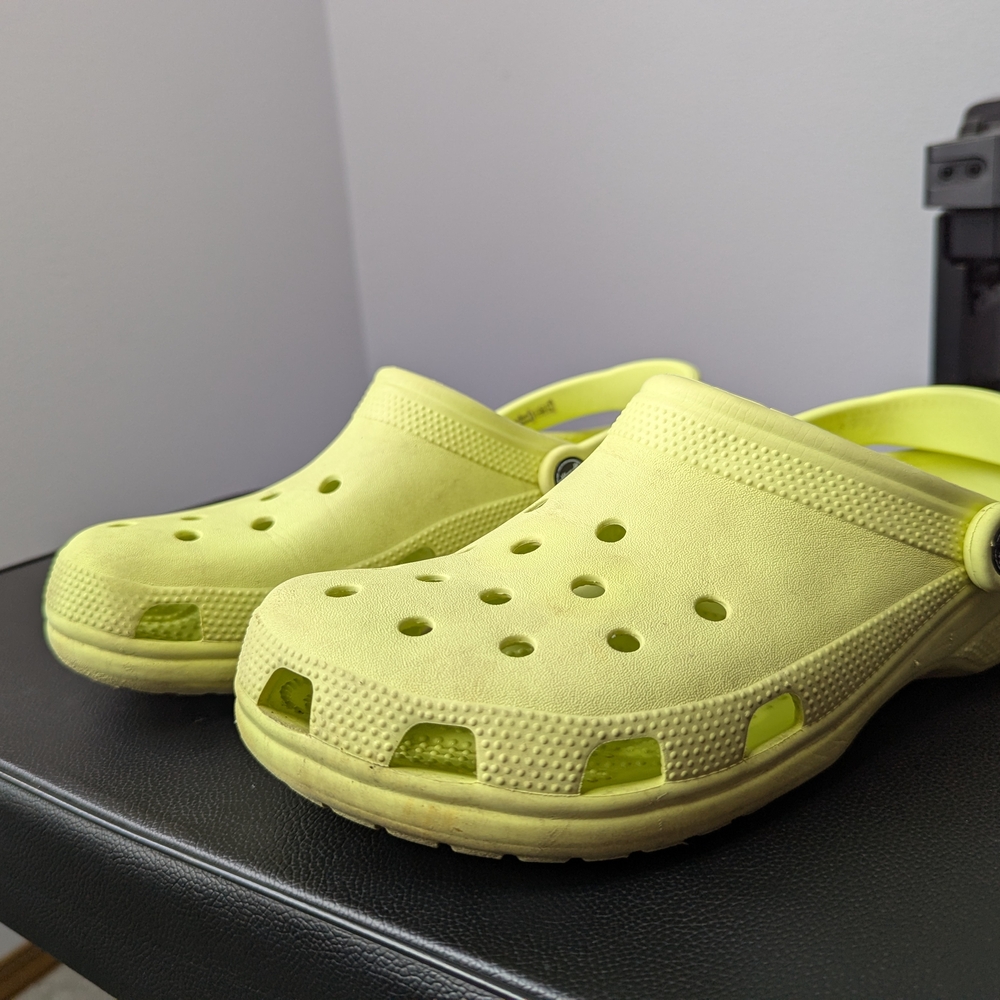 Yellow Crocs M 10 / W‎ 12